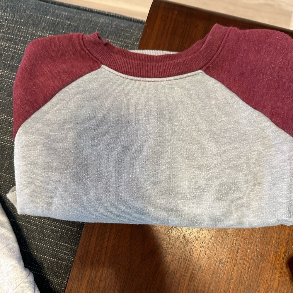 Sweaters - Picture 4 of 5